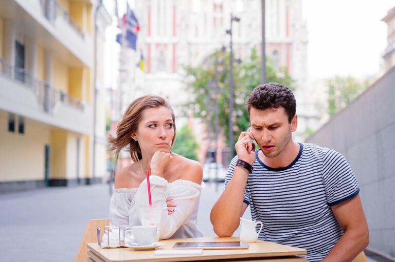 4 signs one’s partner may be cheating